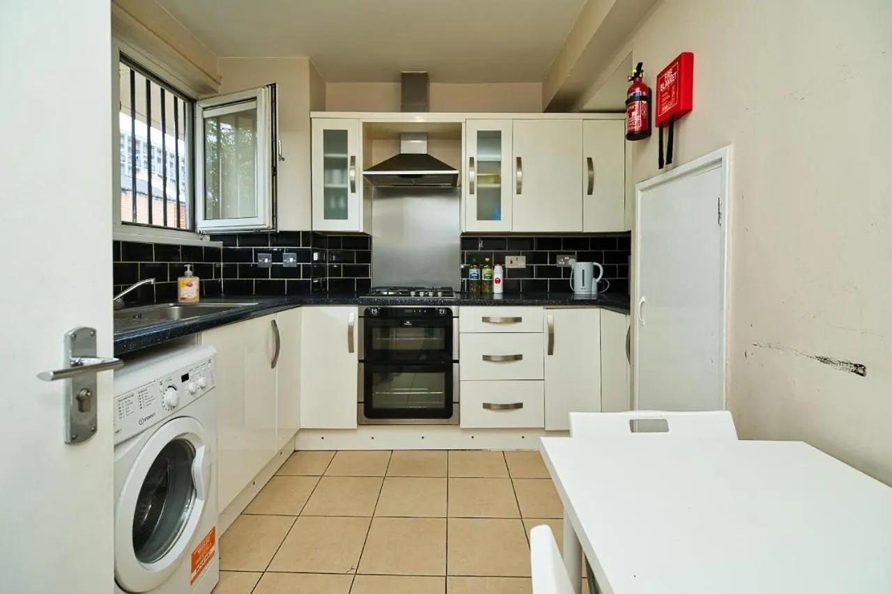 Modern London Double Bedroom 0*,  United Kingdom