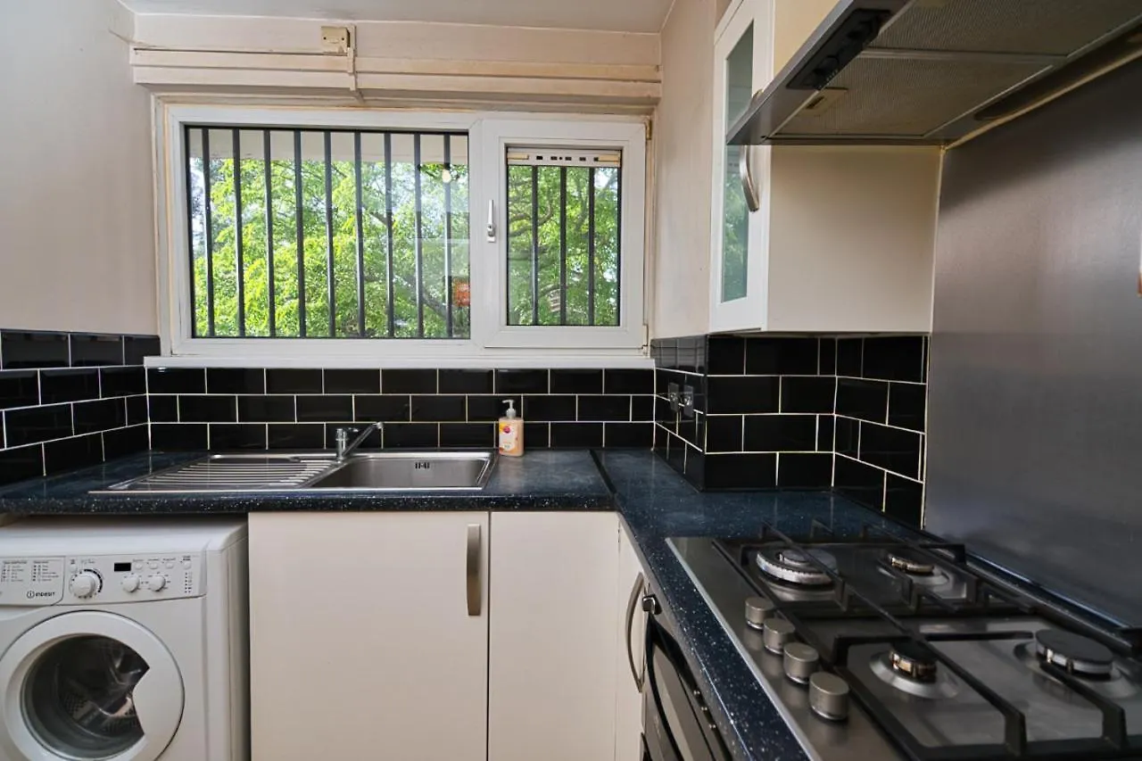 Modern London Double Bedroom 0*,